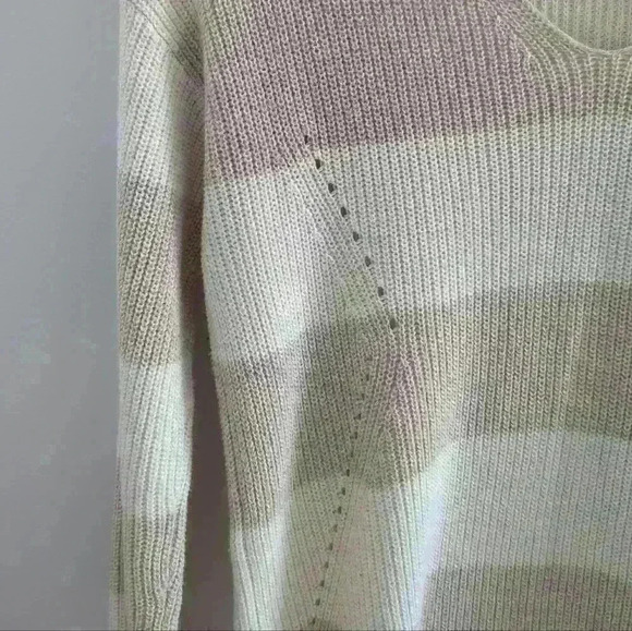 🌴2/$25🌴A.N.A | White/Tan Striped  Knitted Long Sleeve V-Neck Sweater Size M - Picture 2 of 5